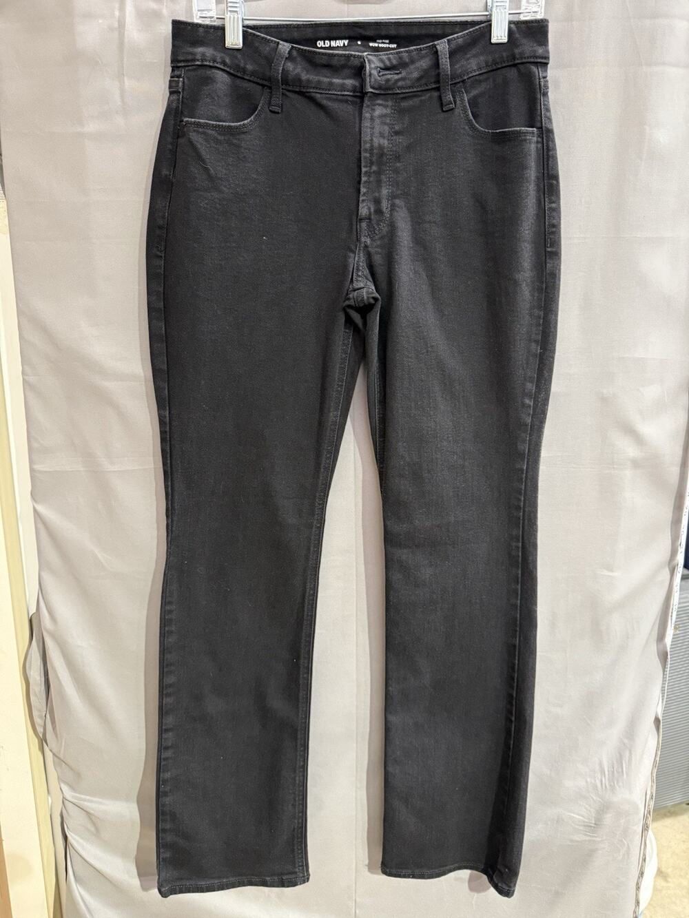 black Old Navy Mid-Rise Wow Boot-Cut jeans. Size 8 TG2286